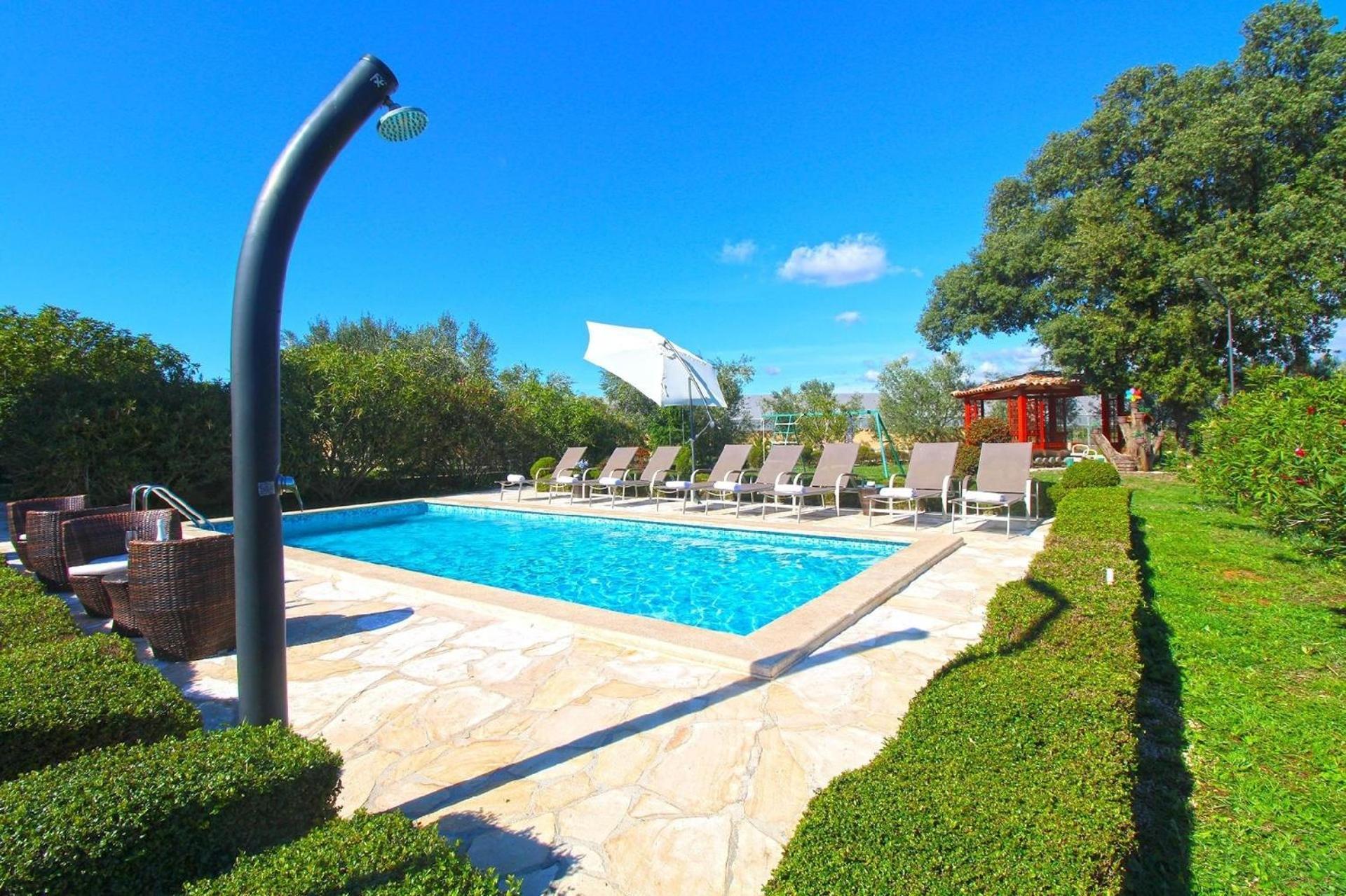 Hébergement de vacances Mit Privatpool Fuer 10 Personen Ca 265 Qm In Sisan, Istrien Suedkueste Von Istrien Šišan